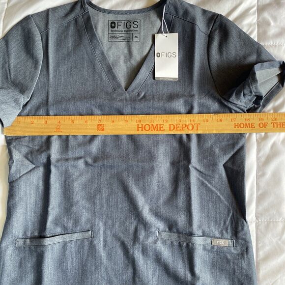 Figs Technical Collection Casma 3 Pocket Scrub Top Chambray Blue Women XS V-Neck - Picture 7 of 11
